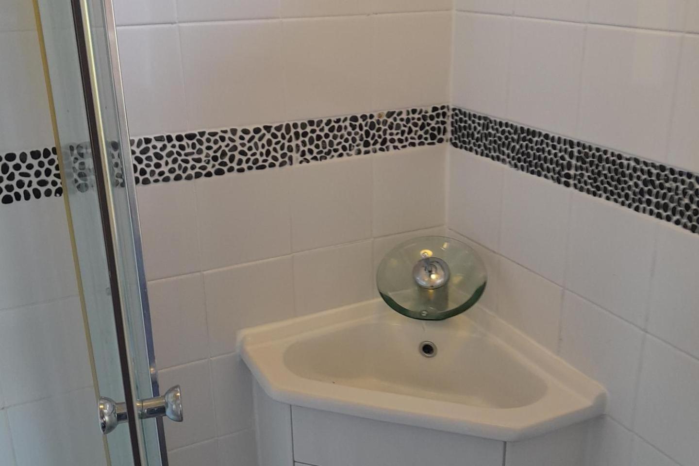 Chalet 2 Bed-sleeps 4-pets-parking-5 Min To *