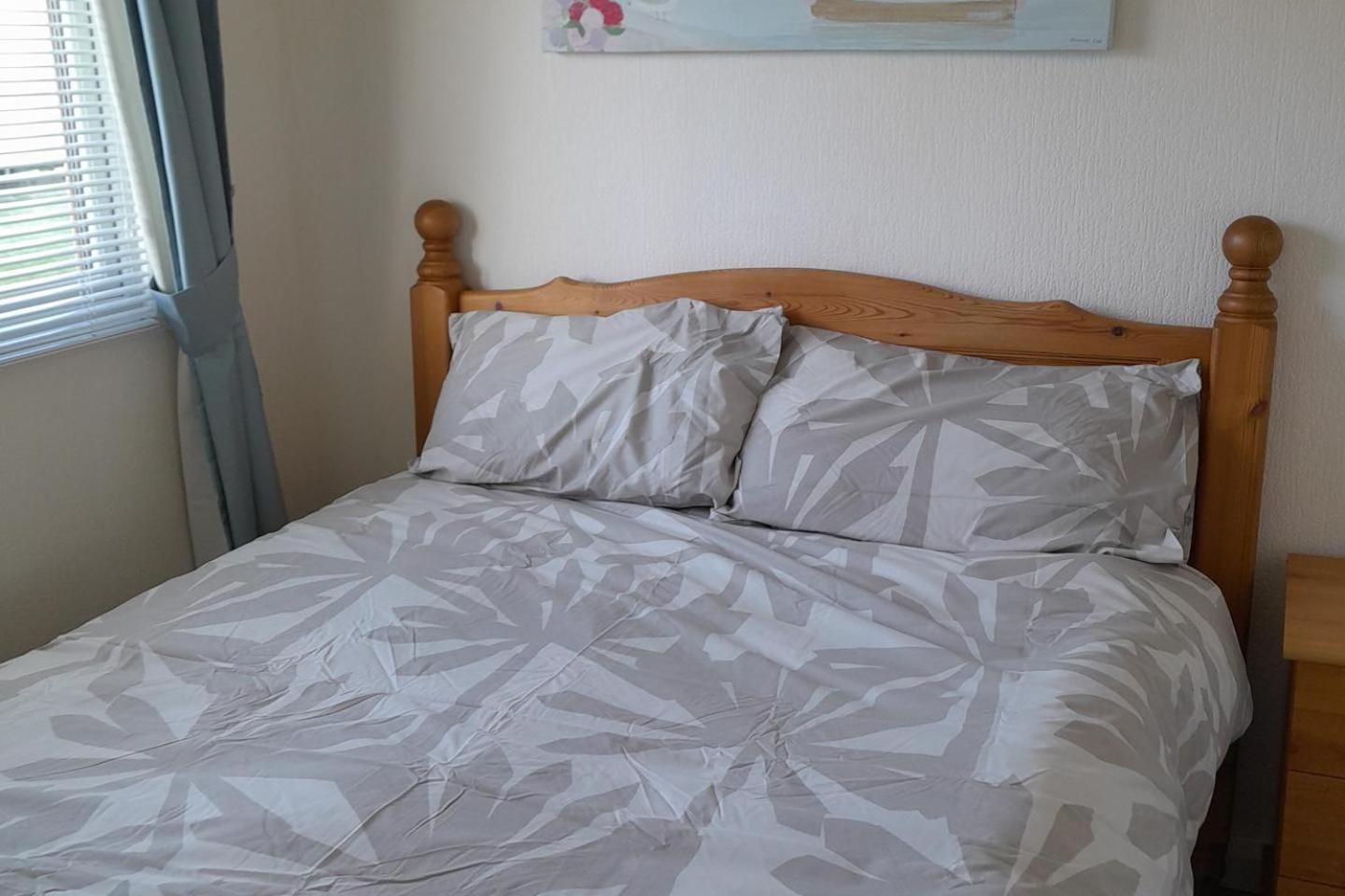 2 Bed-sleeps 4-pets-parking-5 Min To *