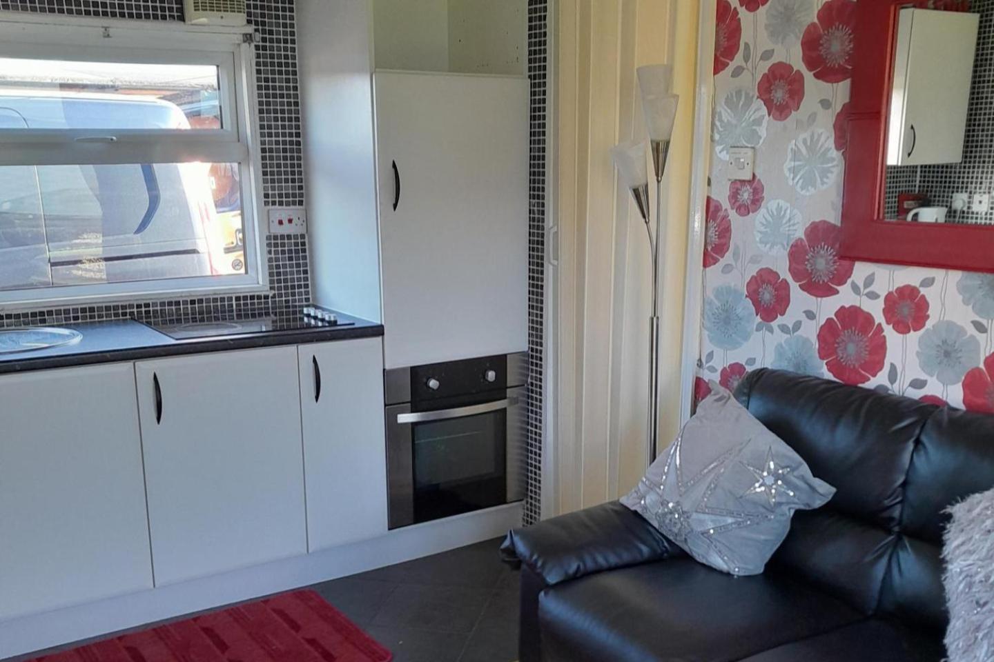 2 Bed-sleeps 4-pets-parking-5 Min To Chalet Mablethorpe