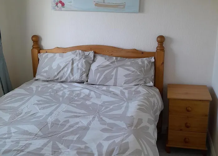 2 Bed-Sleeps 4-Pets-Parking-5 Min To Beach